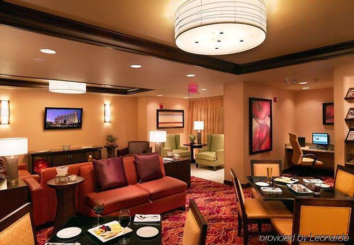 Hotel Marriott Normal And Conference Center