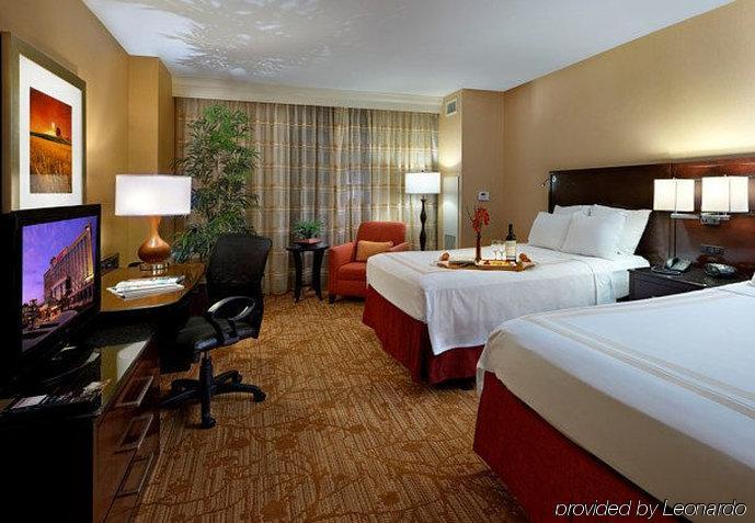 Hotel Marriott Normal And Conference Center 4*