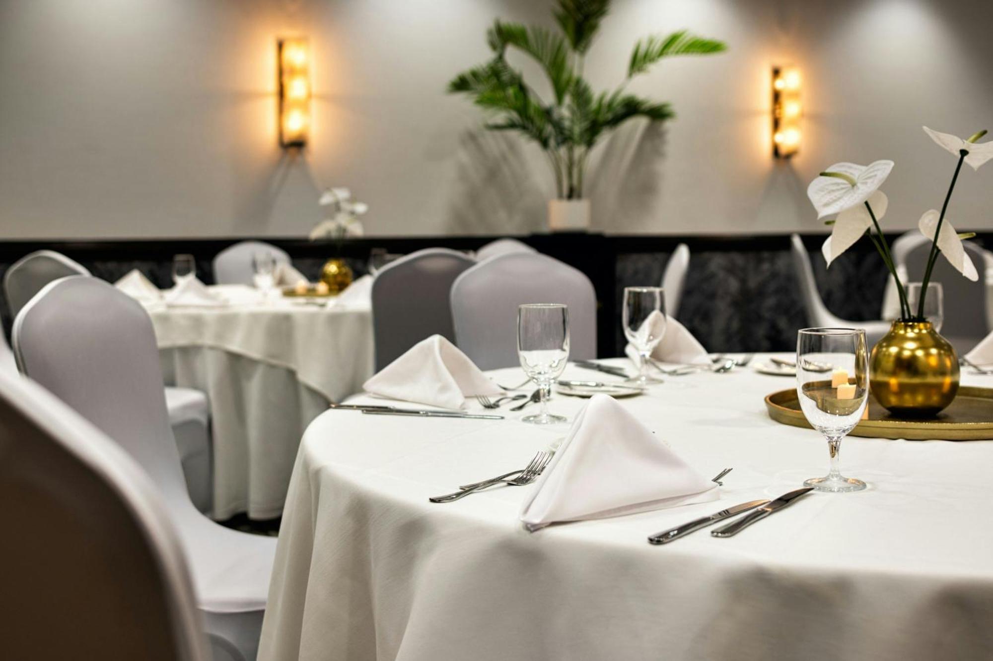 Hotel Marriott Normal And Conference Center 4*